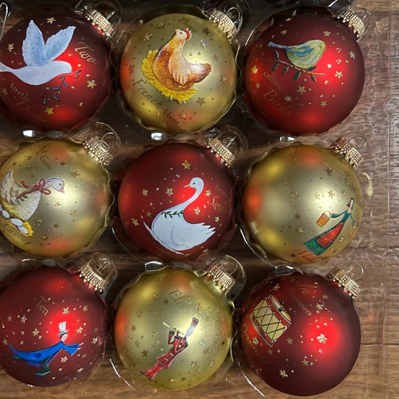 The Christmas Shoppe~ 12 Days Of Christmas Red & Gold Round Ornaments (New) - Picture 6 of 10